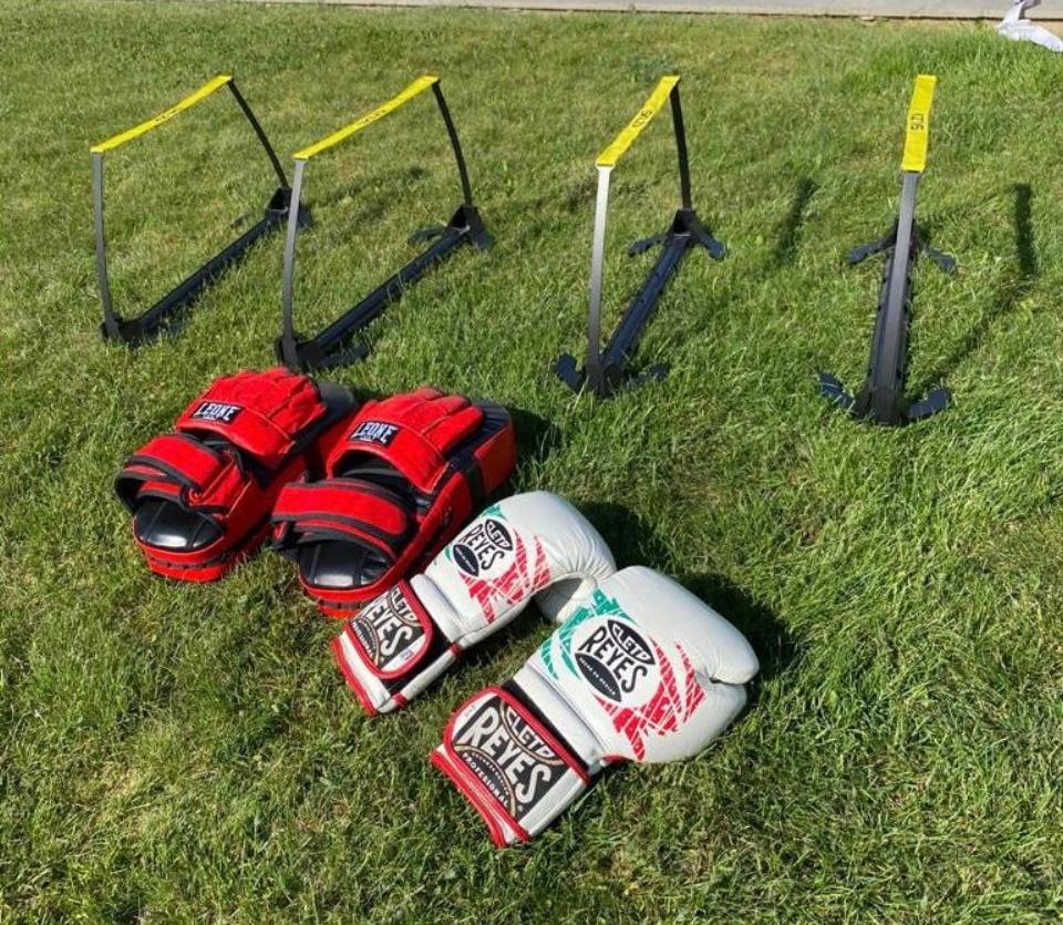 Pattes d'ours, gants et haies d'entraînement